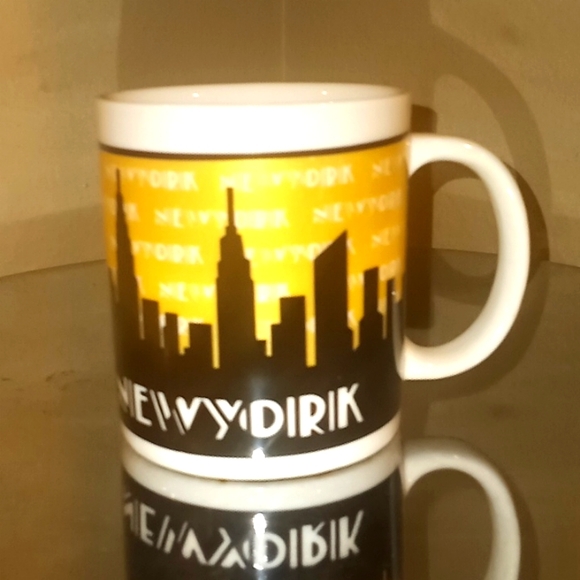 Host Pick- 🎉- Vintage. New York Coffee Mug ☕ - Picture 7 of 8